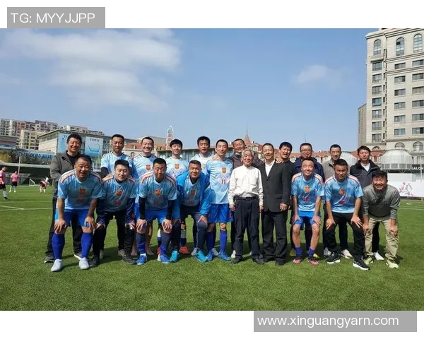 足球明星荣耀时刻精彩瞬间奖杯合影展现辉煌成就与团队精神